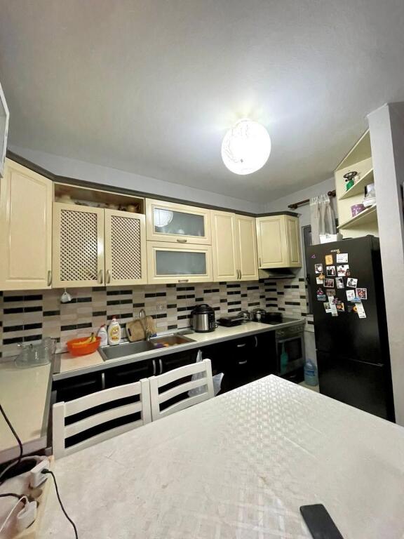 YZBERISHT, Prane Eco Market shesim apartament 2+1+2