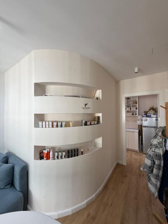 ZYRE ME QERA 95 M2 KOMUNA E PARISIT 800 EURO