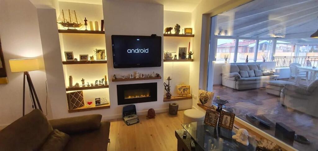 Shitet Penthouse – Mali i Robit