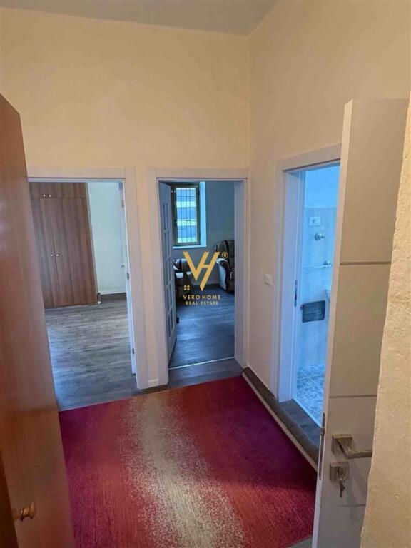 JEPET ZYRE 72 M2 ME QERA TE RRUGA E DIBRES 120.000 LEKE