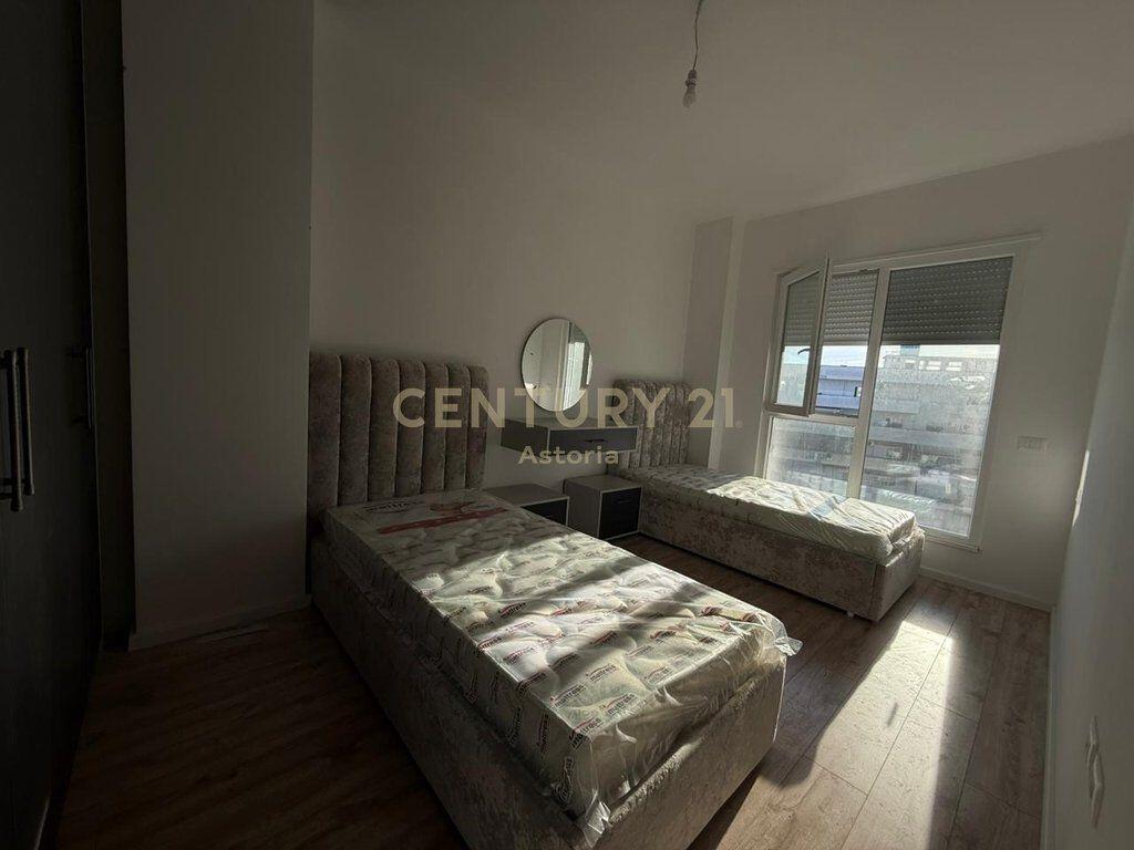 JEPET ME QIRA APARTAMENT 2+1+2+POST PARKIMI NE ASTIR, BULEVARDI I RI 650 € /Muaj