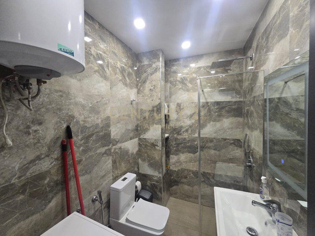 Shitet apartament 1+1 i mobiluar në Shkëmbin e Kavajës, 200 m nga deti 77,000 € Sip. Totale  57m