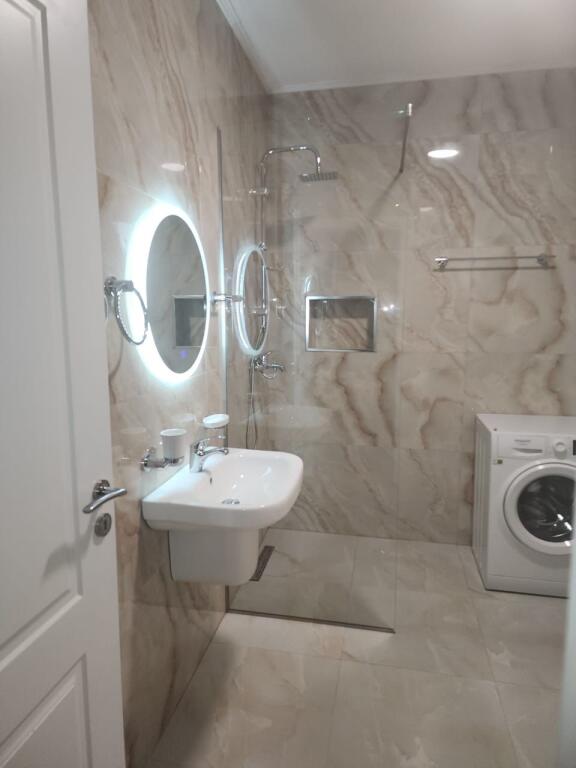 In affitto 2+1+1 VILLA L 2 ASTIR 600 mila lek