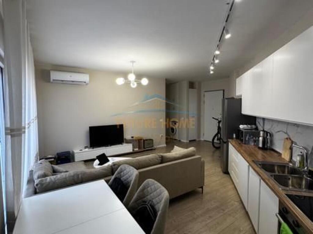 Affitto, Appartamento 1+1, Complesso Delijorgji, Tirana.