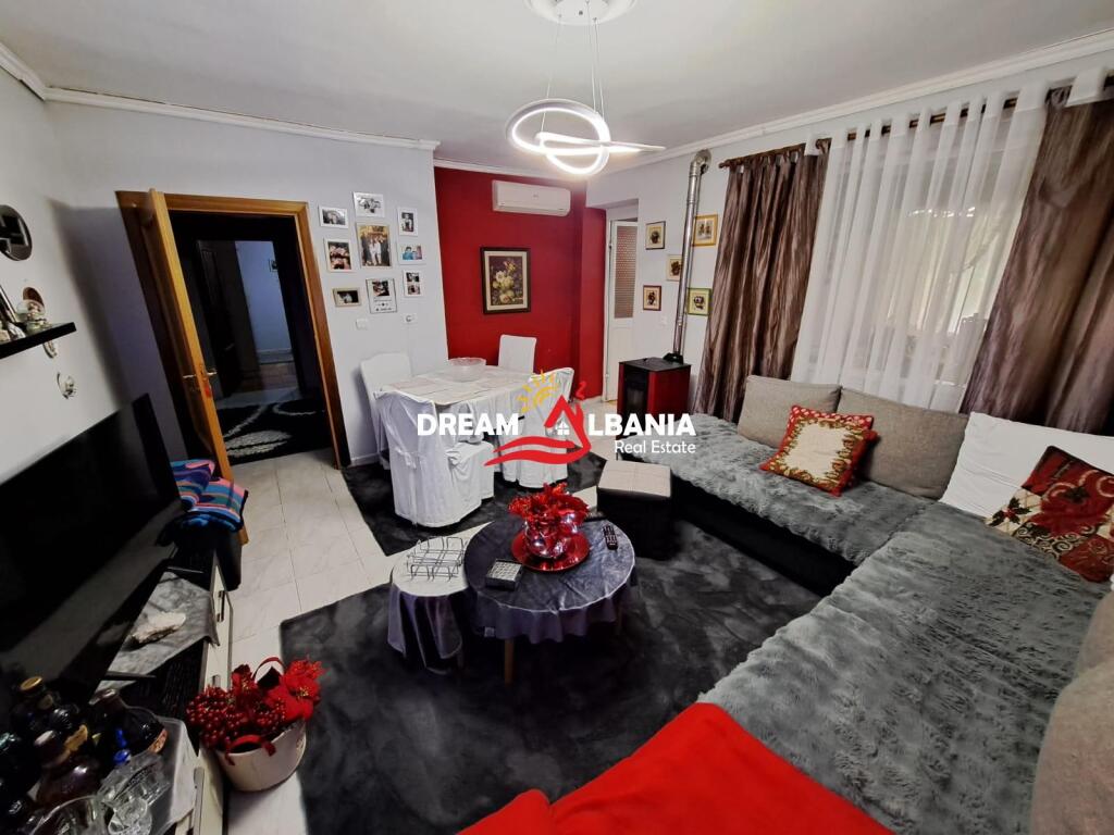 Shiten 2 Apartamente (2+1 dhe 1+1) tek Komuna e Parisit, prane Zgara Dragon ne Tirane (ID 4129553)