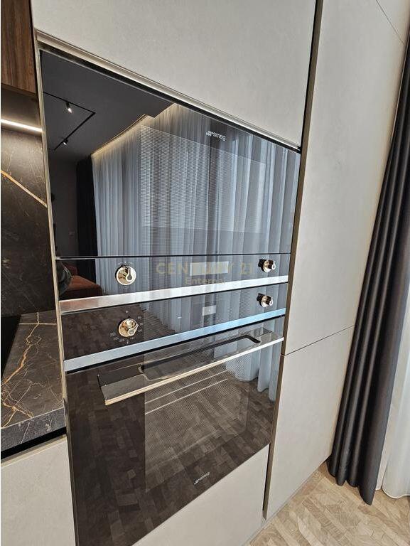 Shitet apartament luksoz 2+1+2 me post parkimi në Rezidencën prestigjioze Lake View, përballë Liqenit Artificial të Tiranës