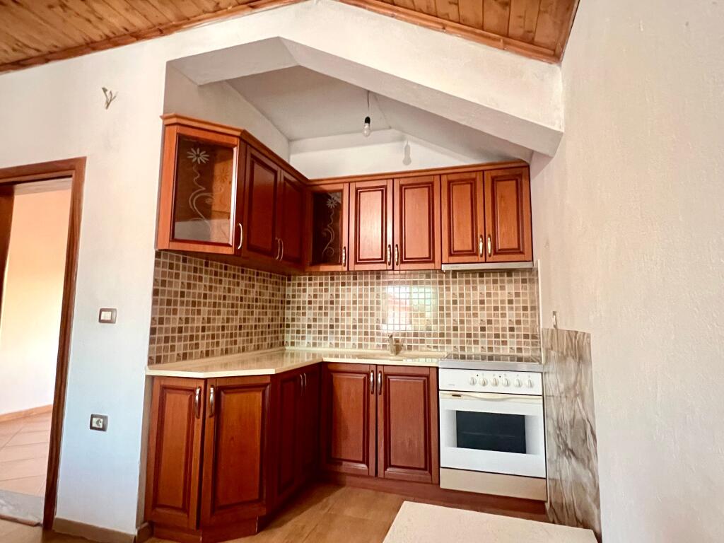 Jepet me qira hyrje shtëpie – Vilat Gjermane