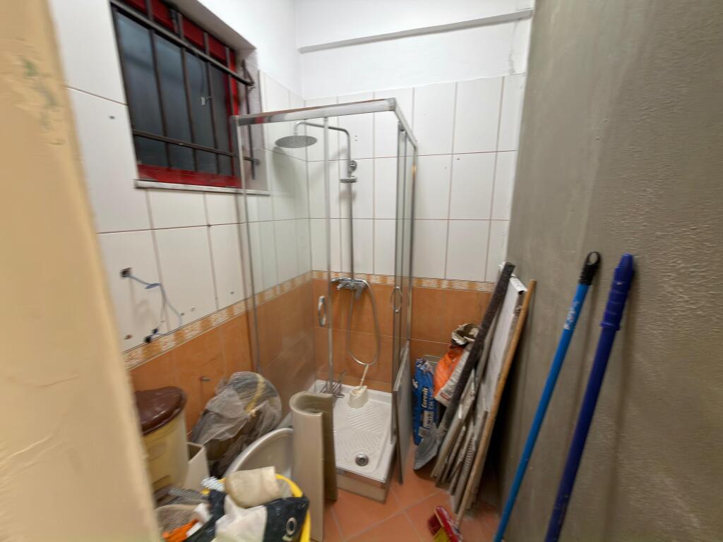 Shitet Apartament 2+1+2 Rruga kastirotet
