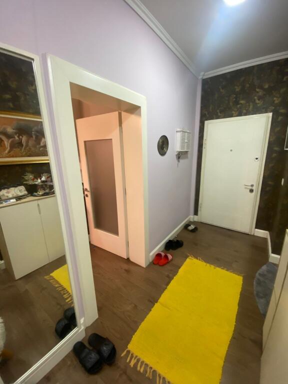 Shitet 2+1 te parku 224900 eu mobiluar ashensor hipoteke  