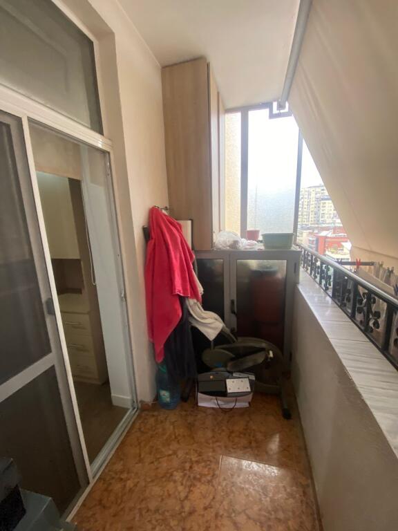 Shitet 2+1 te parku 224900 eu mobiluar ashensor hipoteke  