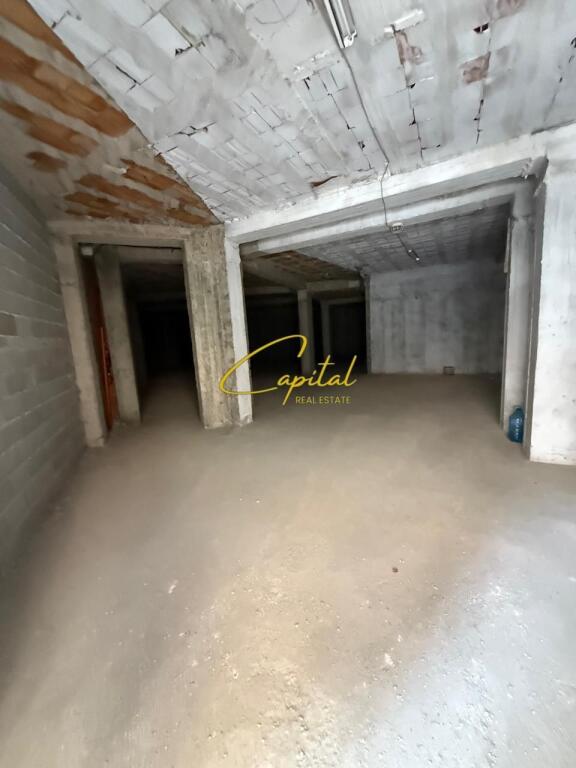 SHITET MAGAZINE 270 M2 FRESKU 190.000 EURO