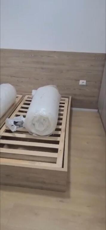 🏢Nella zona di Ali Demi, Rezidenca Kadiu affitta un appartamento 1+1, appena arredato 45.000 Leke