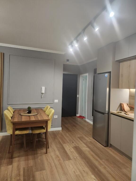 In affitto 2+1+1 VILLA L 2 ASTIR 600 mila lek