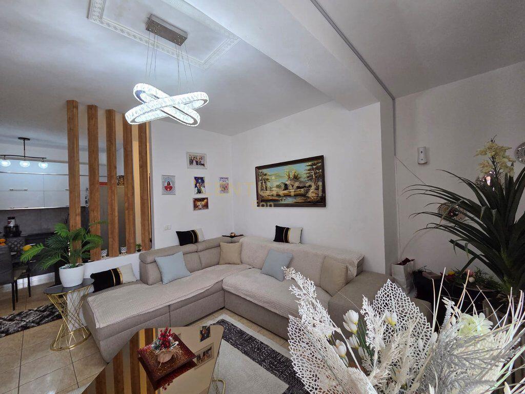 SHITET APARTAMENT 1+1 PRANE VILES SE ZOGUT ! 95,000 € Sip. Totale  89m2