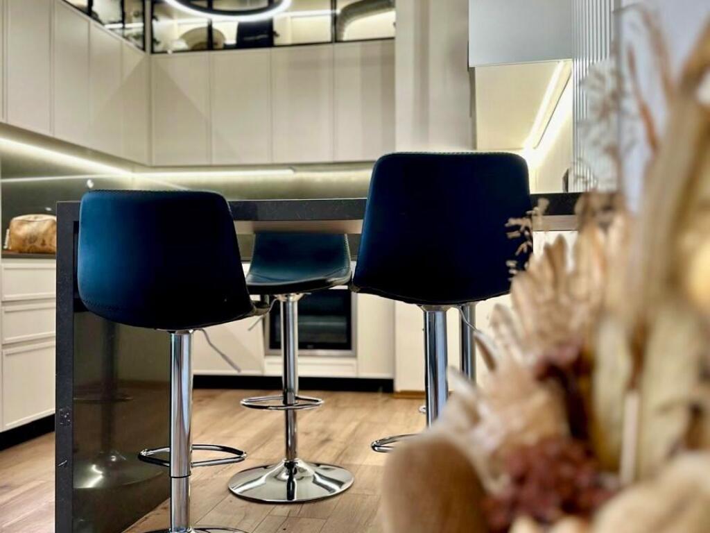 Myslym Shyri, shesim nje super apartament 2+1