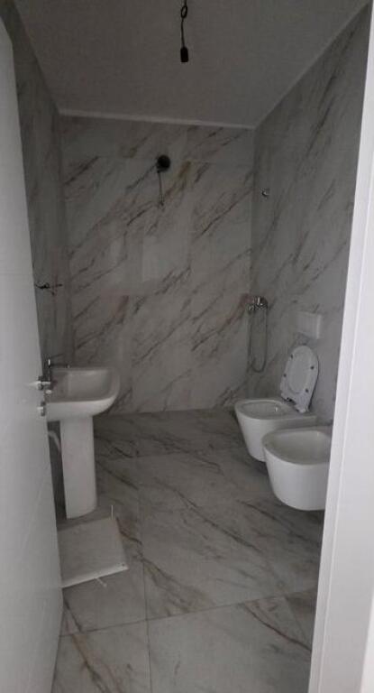 We offer an apartment for sale in a very good area New Boulevard