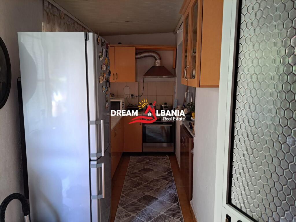 Shiten 2 Apartamente (2+1 dhe 1+1) tek Komuna e Parisit, prane Zgara Dragon ne Tirane (ID 4129553)