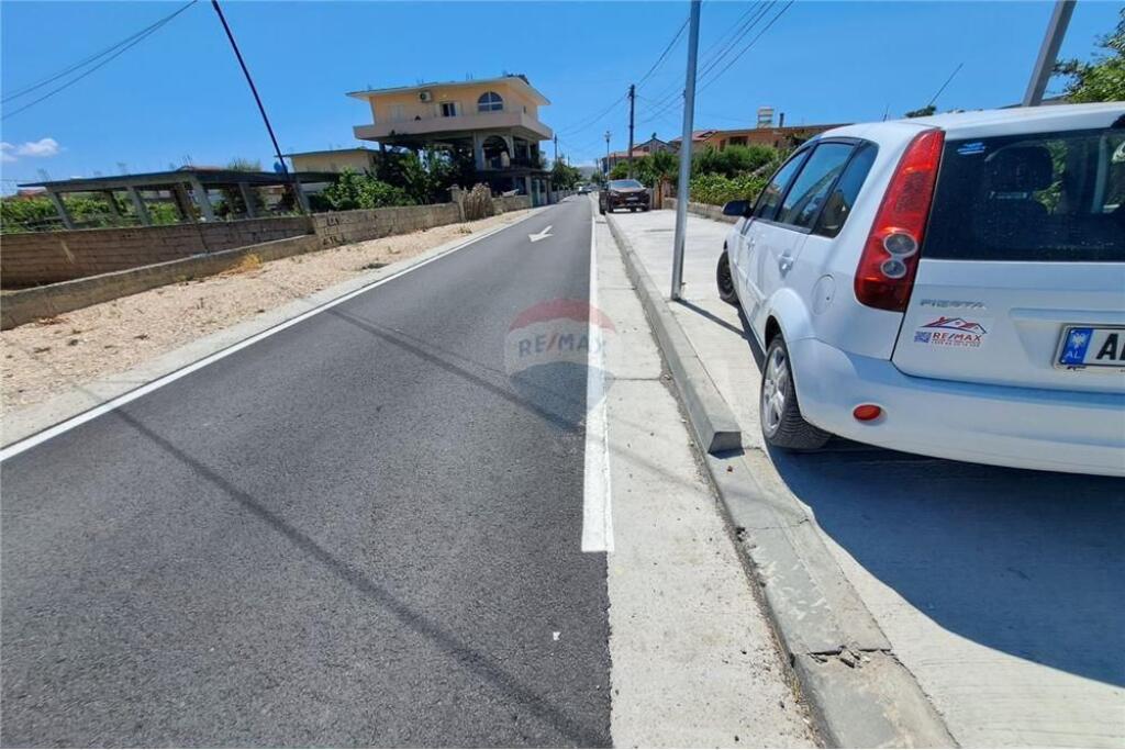 Shtëpi Private me Tarracë në Shitje