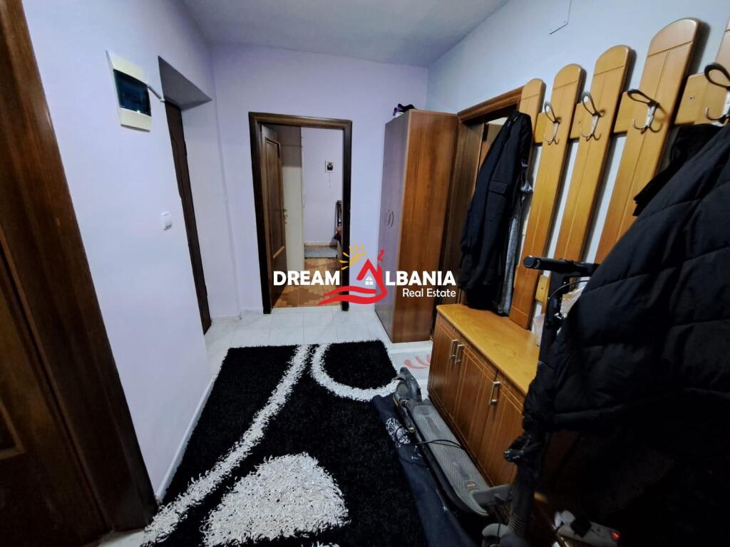 Shiten 2 Apartamente (2+1 dhe 1+1) tek Komuna e Parisit, prane Zgara Dragon ne Tirane (ID 4129553)