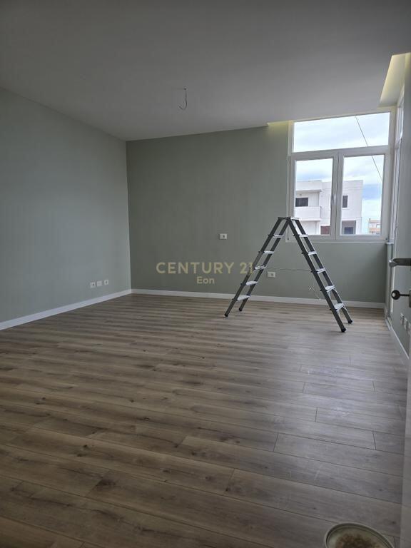 SHITET APARTAMENT 2+1 ME VERANDE NE DURRES ! 130,000 € Sip. Totale  106m2