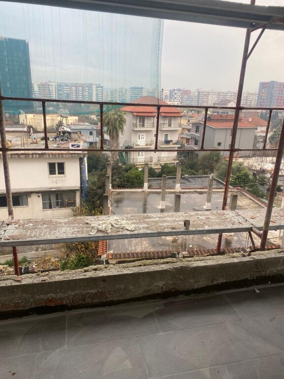 Shitet apartment 1+1 te ish parku 60 metra me hipoteke 125000 eu