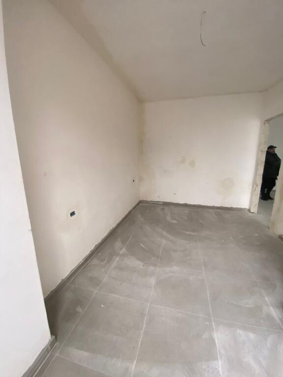 Shitet apartment 1+1 te ish parku 60 metra me hipoteke 125000 eu
