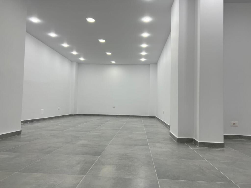 NEGOZIO IN AFFITTO 170 M2 STRADA PRINCIPALE – FRESK