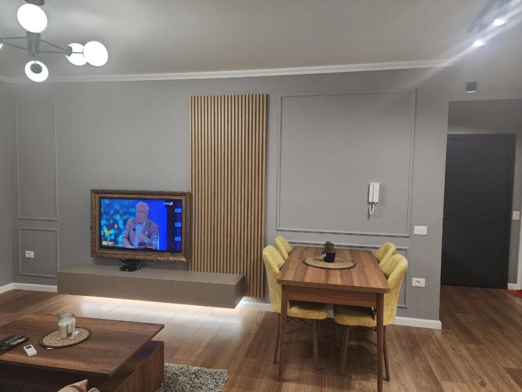 In affitto 2+1+1 VILLA L 2 ASTIR 600 mila lek