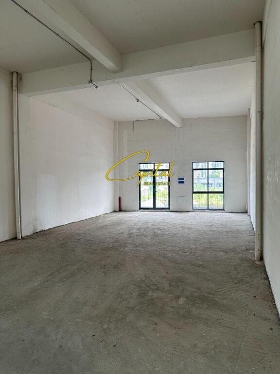 MAGAZINE ME QERA 130 M2 SAUK 40.000 LEKE