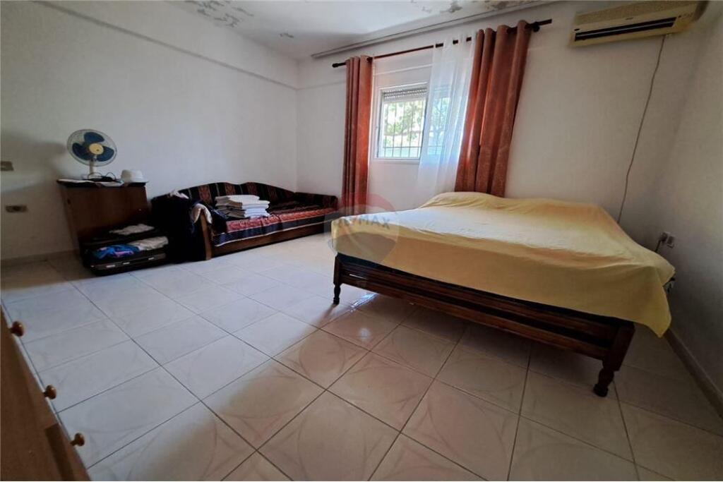 Shtëpi Private me Tarracë në Shitje