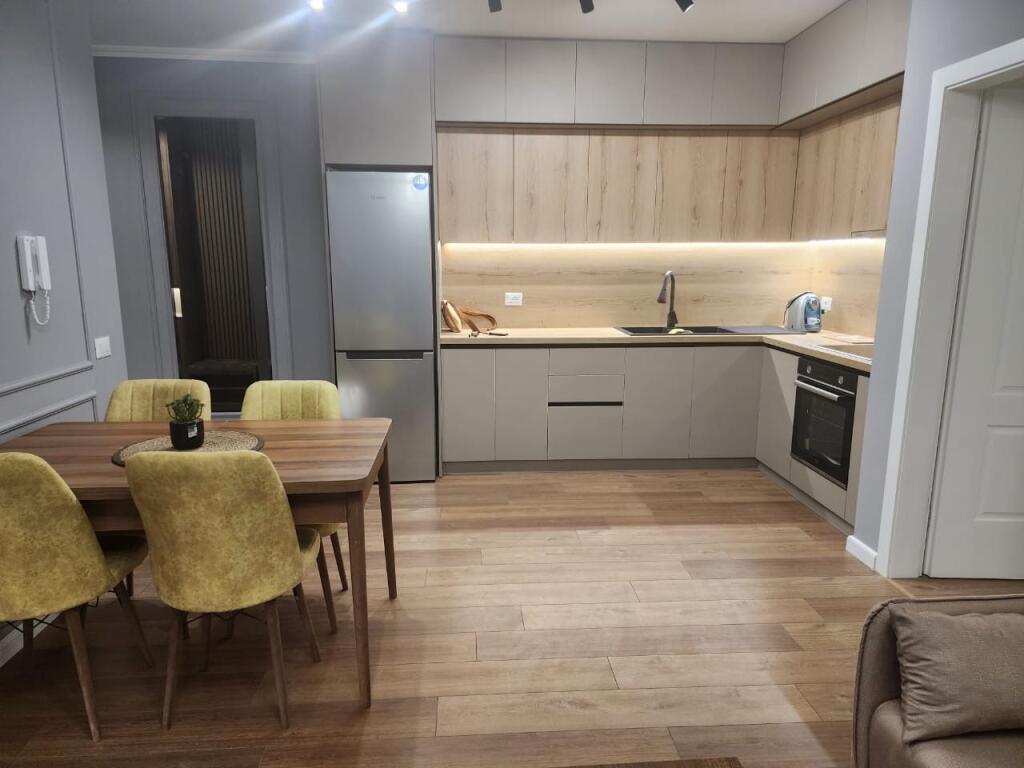 In affitto 2+1+1 VILLA L 2 ASTIR 600 mila lek