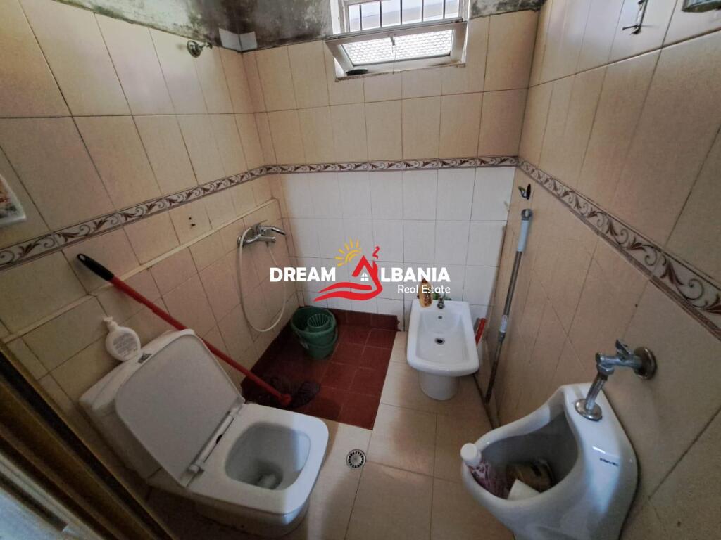 Shiten 2 Apartamente (2+1 dhe 1+1) tek Komuna e Parisit, prane Zgara Dragon ne Tirane (ID 4129553)