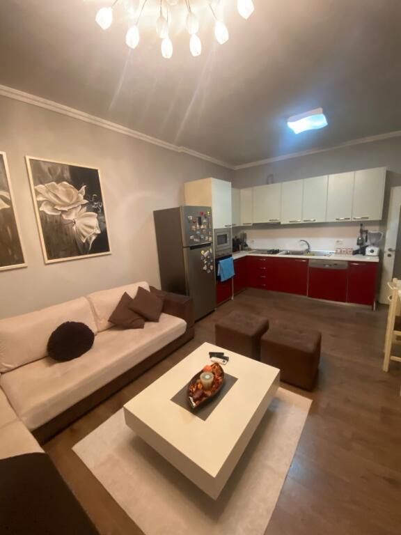 Shitet 2+1 te parku 224900 eu mobiluar ashensor hipoteke  