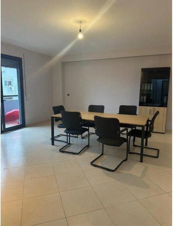 APARTAMENT NE SHITJE 3+1+2 TE STADIUMI DINAMO, TIRANE