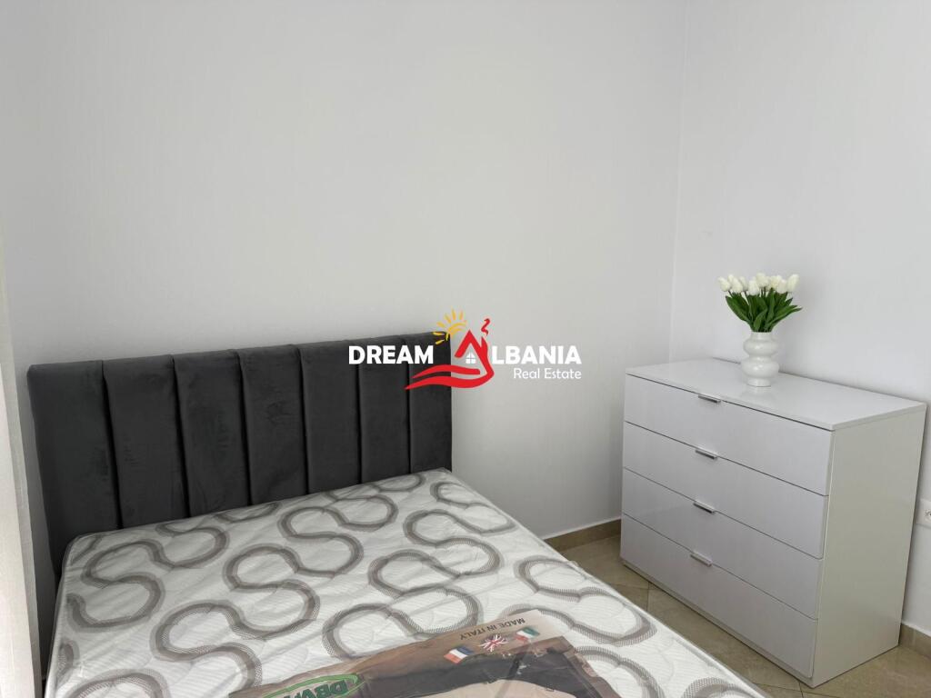 Jepet me qera apartament 2+1 tek rruga e Barrikadave (ID 42215454)