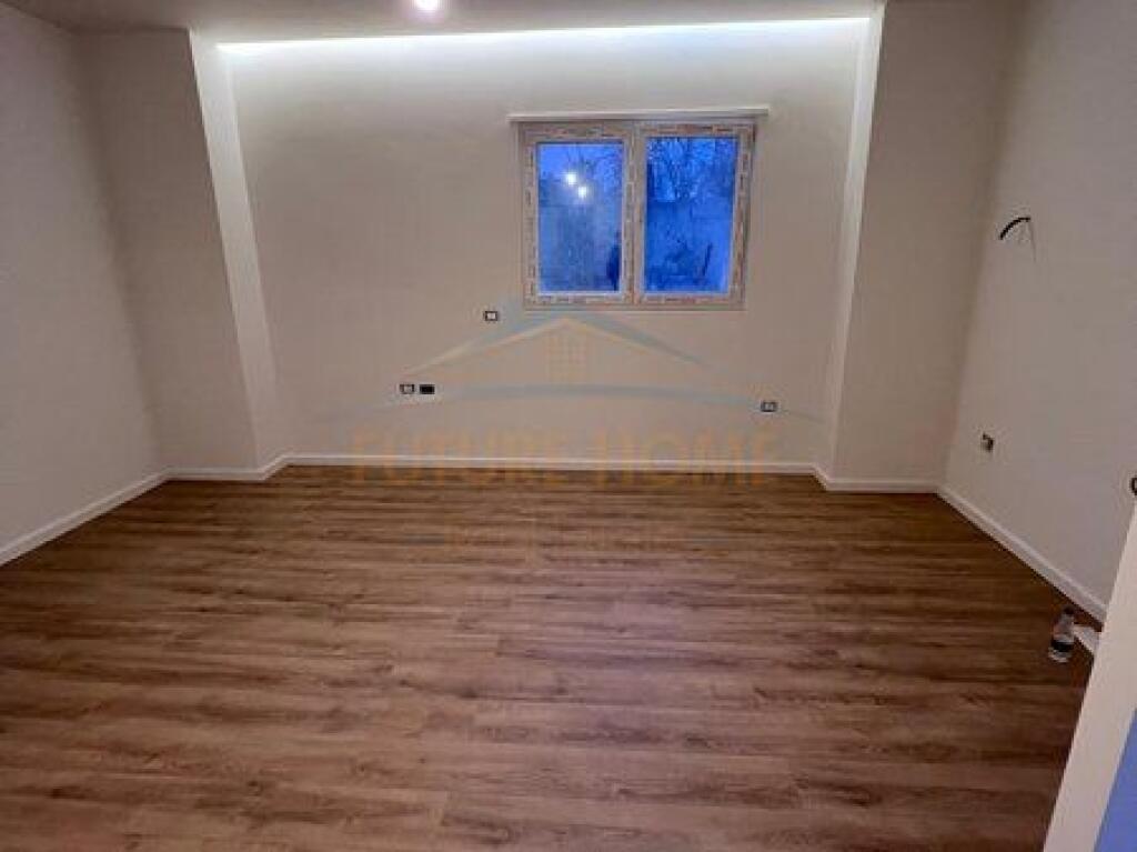 Shitet, Apartament 1+1, Materniteti i Ri