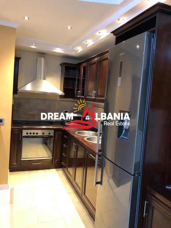 Apartament 3+1 me qera ne zonen e Bllokut prane Fakultetit Juridik ne Tirane (ID 4231317)