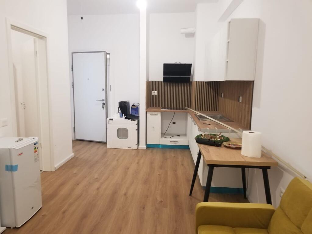 Affitto, Appartamento 1+1  📍Complesso Mangalem  Prezzo 40.000 lek al mese 3° piano con ascensore