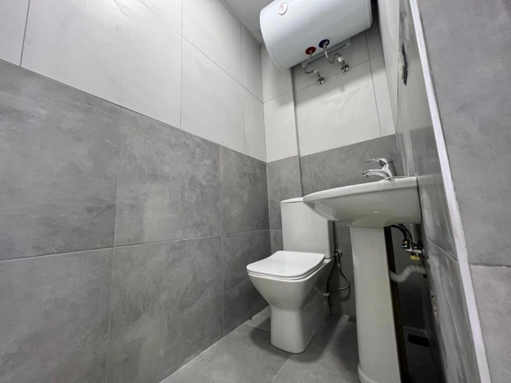 NEGOZIO IN AFFITTO 170 M2 STRADA PRINCIPALE – FRESK