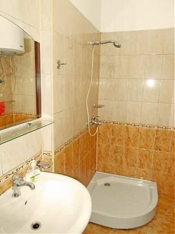 SHITET APARTAMENT 1+1 SHKOLLA E KUQE 200.000 EURO