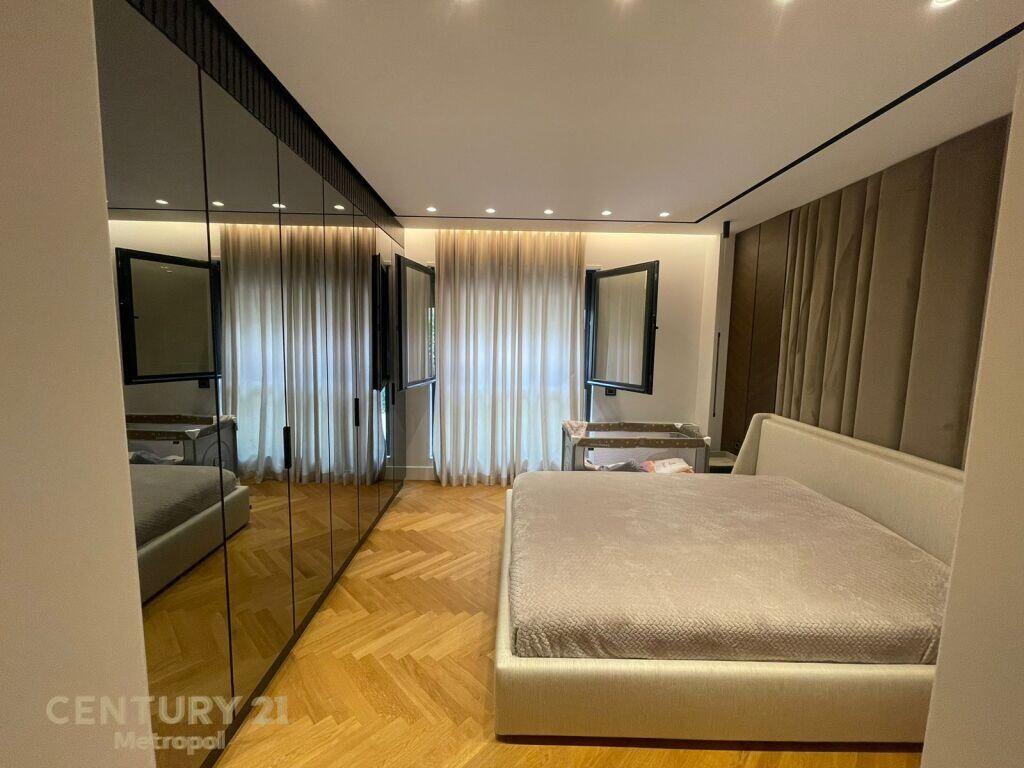 JEPET ME QIRA APARTAMENT 2+1+2+ POST PARKIMI, LIQENI I THATË! 1,500 € /Muaj Sip. Totale  104m2