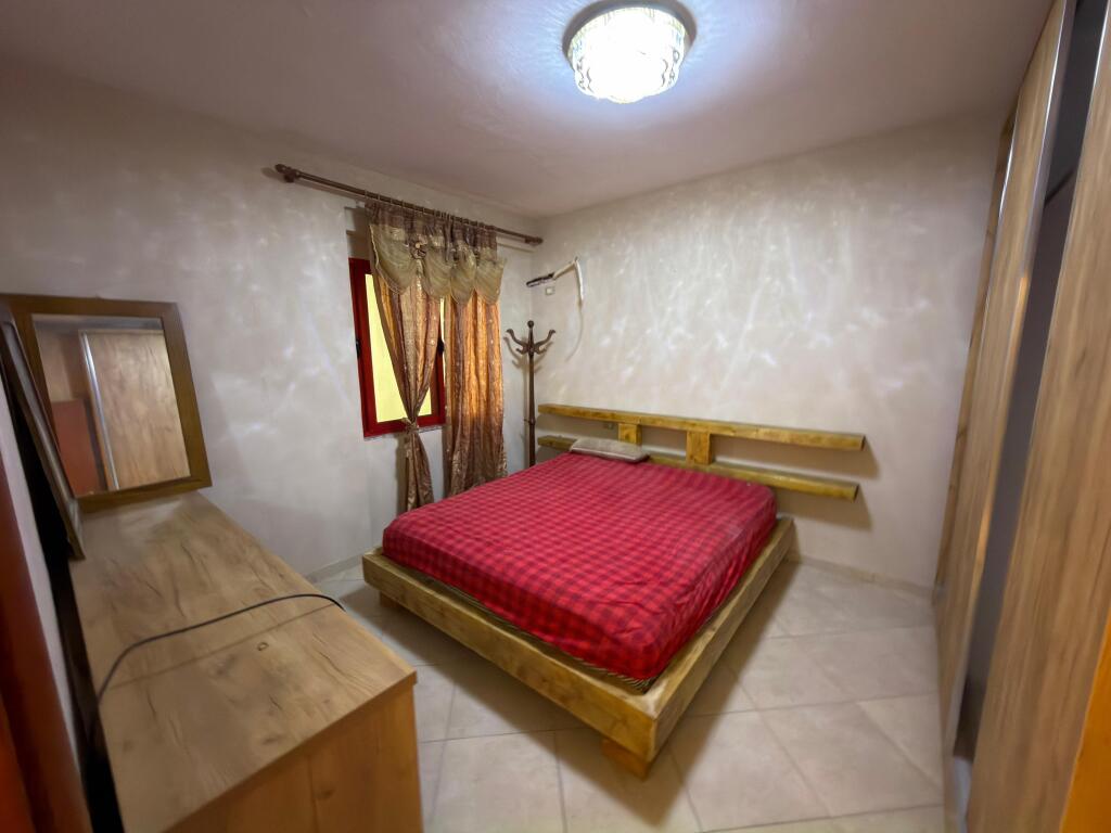 🏡 Shitet apartament 2+1+2 📍 Pallatet e Verdha, Treshi – Rruga Kastriotët 🧭 Orientim: Jug ☀️ 📐 Sipërfaqe: 110 m² 📄 Me hipotekë – mundësi blerjeje me kredi 💶 Çmimi: 95.000€