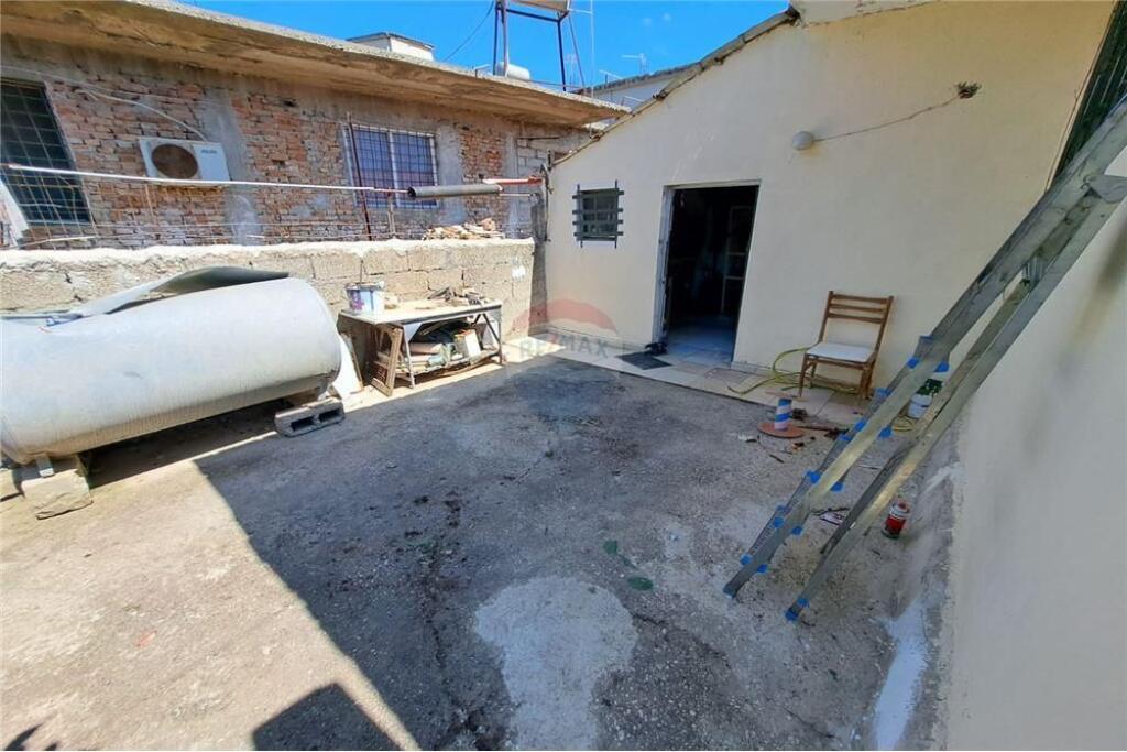 Shtëpi Private me Tarracë në Shitje