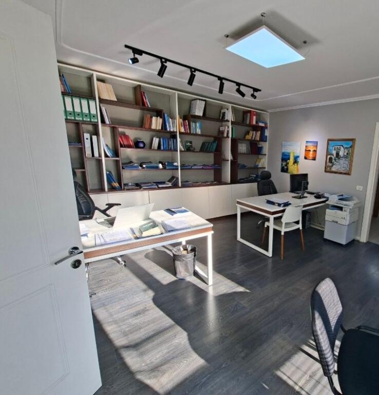 Zyre me qira 📍Prane Gjykates 700 €