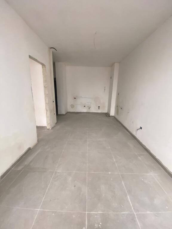 Shitet apartment 1+1 te ish parku 60 metra me hipoteke 125000 eu