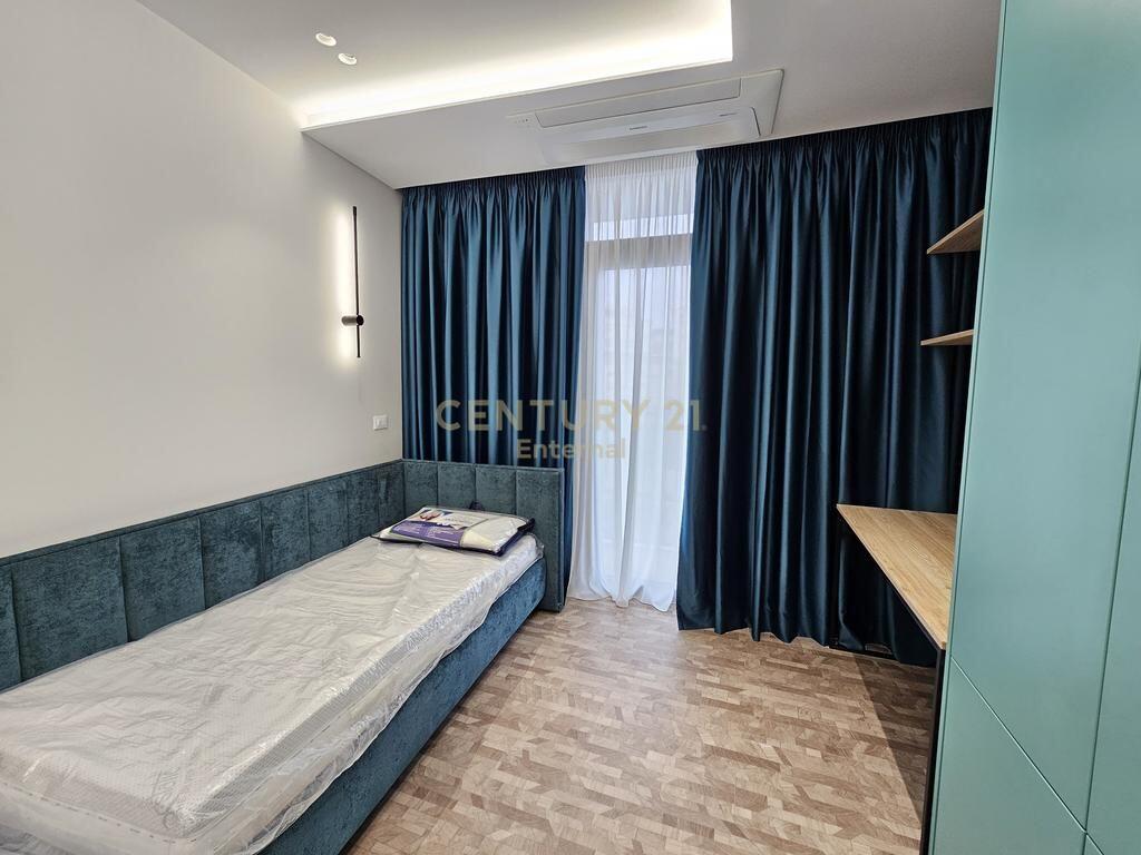 Shitet apartament luksoz 2+1+2 me post parkimi në Rezidencën prestigjioze Lake View, përballë Liqenit Artificial të Tiranës