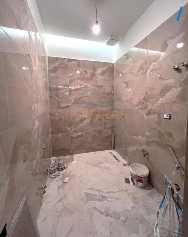 Shitet, Apartament 1+1, Materniteti i Ri, Tirane