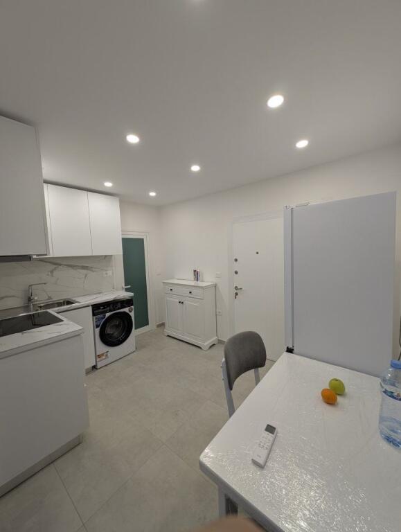 Jepet Me Qera Apartament 2+1+1 Ballkon