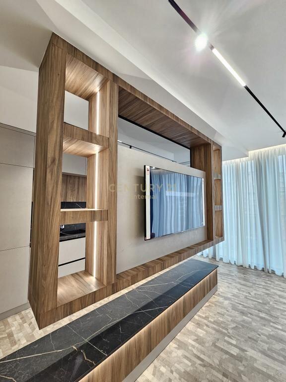 Shitet apartament luksoz 2+1+2 me post parkimi në Rezidencën prestigjioze Lake View, përballë Liqenit Artificial të Tiranës