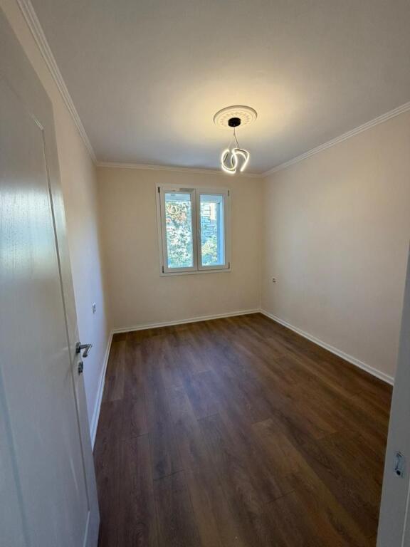 Apartament 1+1, Përballë Harry Fultz!